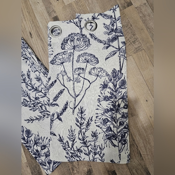 2 Curtain Panels (54x96) - Picture 2 of 4